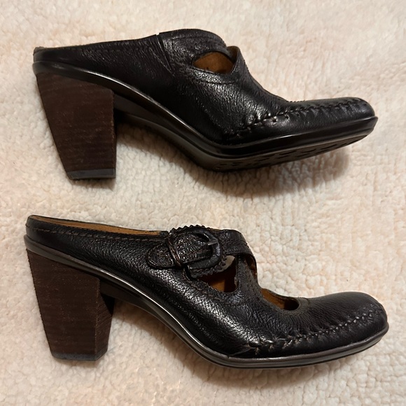 Naturalizer Quantina Black Leather Mules size 9 with a heel cute - Picture 5 of 12